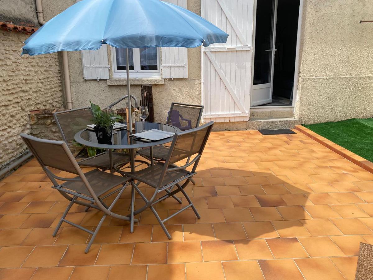 Charmante Maison Avec Cour Privative Коняк Екстериор снимка