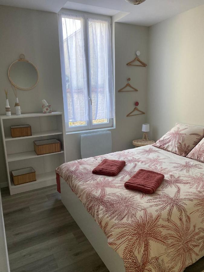 Charmante Maison Avec Cour Privative Коняк Екстериор снимка