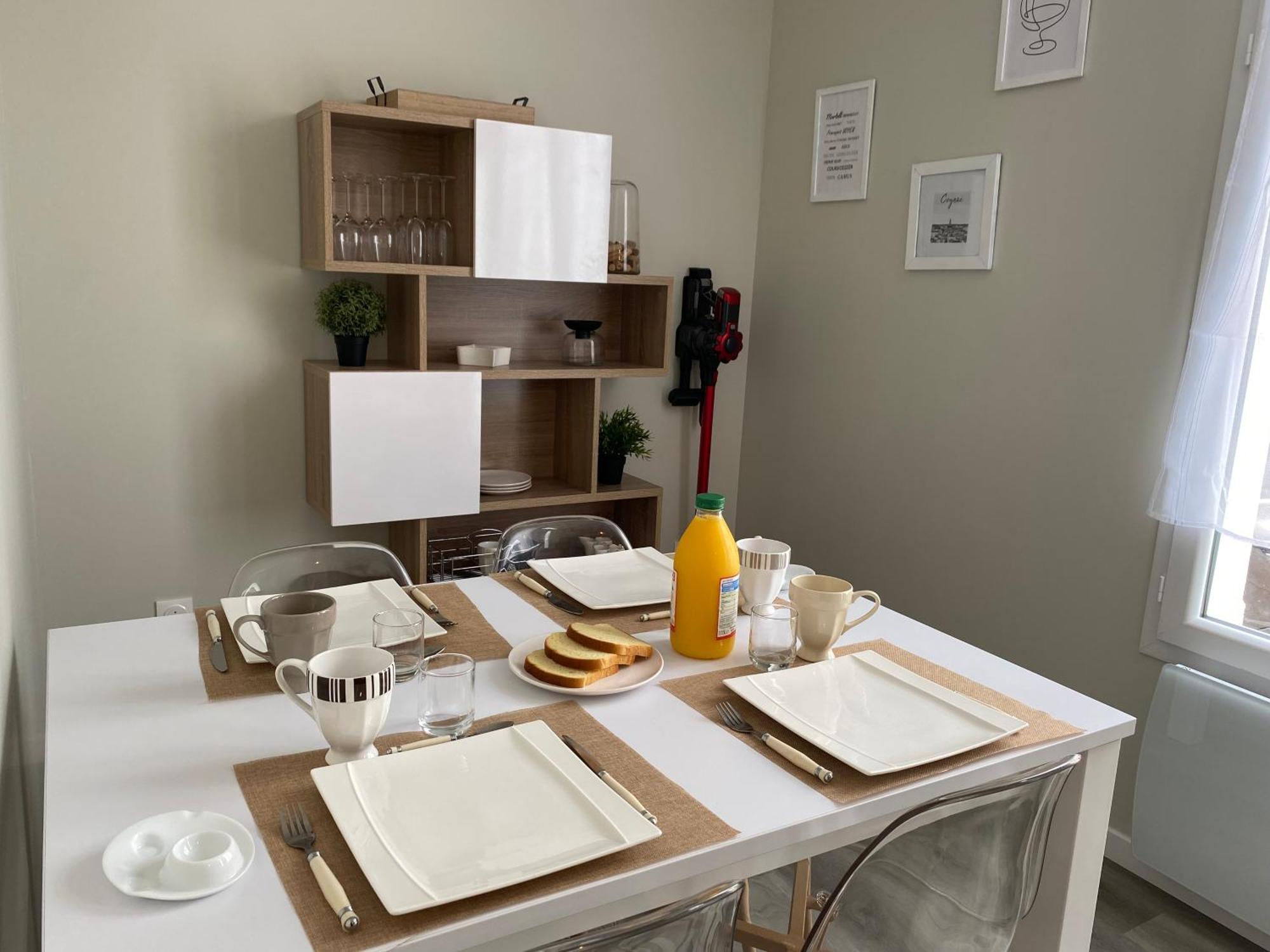Charmante Maison Avec Cour Privative Коняк Екстериор снимка